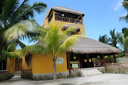 Propiedad de uso mixto en Holbox, a pocos pasos de la playa