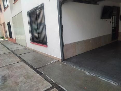 CASA EN RENTA REMODELADA, ZONA TOLUCA EDO MEX