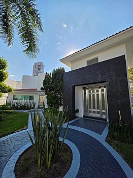 CASA EN RENTA / VENTA  EN PUERTA DE HIERRO