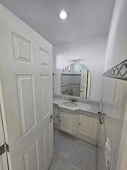 CASA EN RENTA / VENTA  EN PUERTA DE HIERRO