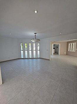 CASA EN RENTA / VENTA  EN PUERTA DE HIERRO
