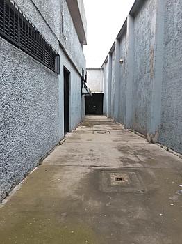 Bodega de 2300m2  cerca del Viaducto
