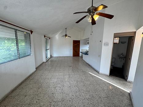 CENTRAL APARTMENT 3RD LEVEL AV LA COSTA AND MANDINGA