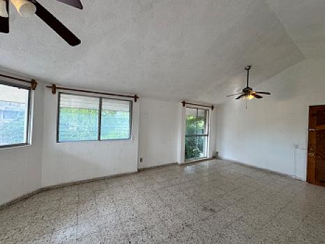 CENTRAL APARTMENT 3RD LEVEL AV LA COSTA AND MANDINGA