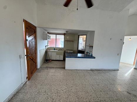 CENTRAL APARTMENT 3RD LEVEL AV LA COSTA AND MANDINGA