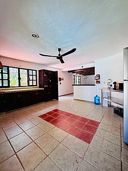 Residencia independiente en Álamos I, Cancún · 980 m² de terreno, jardín y alberca privada