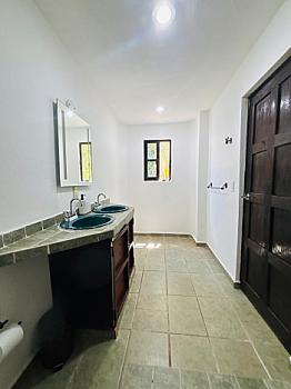 Residencia independiente en Álamos I, Cancún · 980 m² de terreno, jardín y alberca privada