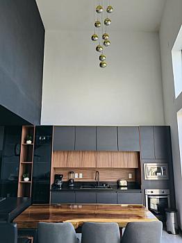 Descubre esta joya Contemporánea de 3 Niveles con diseño Moderno y acabados de Lujo