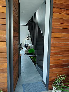 Descubre esta joya Contemporánea de 3 Niveles con diseño Moderno y acabados de Lujo