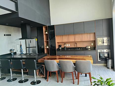 Descubre esta joya Contemporánea de 3 Niveles con diseño Moderno y acabados de Lujo