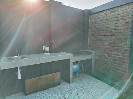 Descubre esta joya Contemporánea de 3 Niveles con diseño Moderno y acabados de Lujo