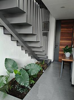 Descubre esta joya Contemporánea de 3 Niveles con diseño Moderno y acabados de Lujo