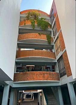 sa departamento en venta en la alcaldia iztapalapa a 5 mnts. de centros comerciales como ANTENAS, portal lomas estrella. Cuenta con universidades
