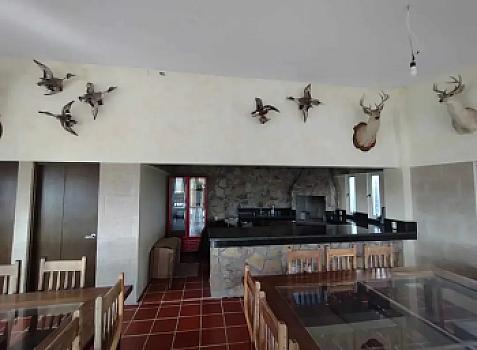 Hermosa y amplia finca con acabados de lujo
