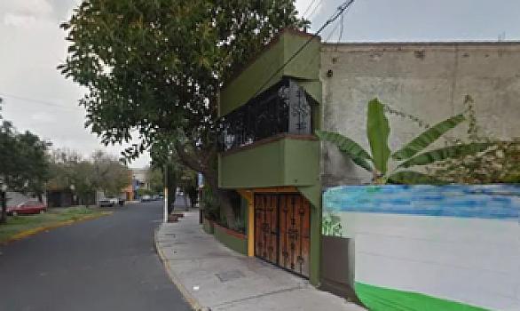 sa Venta de Casa en San Juan de Aragon G. A. M. a 20 mnts. del Aeropuerto I. de la CDMX. cuenta con Múltiples Vías de Acceso Hace Esquina con AV. 503