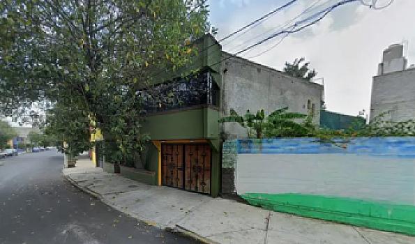 sa Venta de Casa en San Juan de Aragon G. A. M. a 20 mnts. del Aeropuerto I. de la CDMX. cuenta con Múltiples Vías de Acceso Hace Esquina con AV. 503