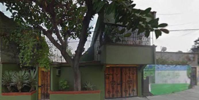 sa Venta de Casa en San Juan de Aragon G. A. M. a 20 mnts. del Aeropuerto I. de la CDMX. cuenta con Múltiples Vías de Acceso Hace Esquina con AV. 503