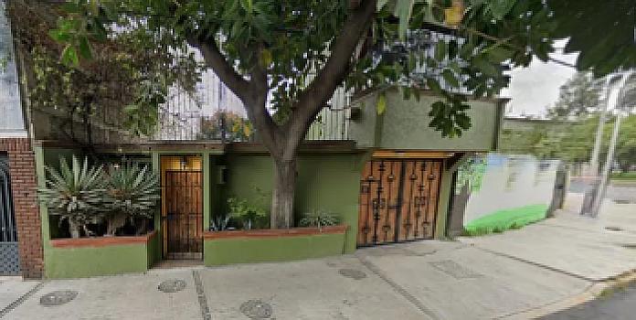 sa Venta de Casa en San Juan de Aragon G. A. M. a 20 mnts. del Aeropuerto I. de la CDMX. cuenta con Múltiples Vías de Acceso Hace Esquina con AV. 503