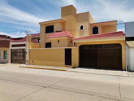 EXCELENTE CASA RESIDENCIAL CON ALBERCA EN VENTA EN COATZACOALCOS