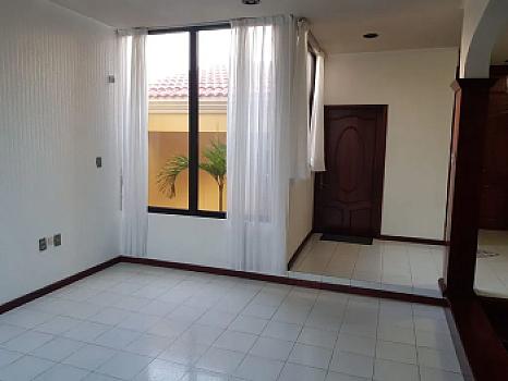EXCELENTE CASA RESIDENCIAL CON ALBERCA EN VENTA EN COATZACOALCOS