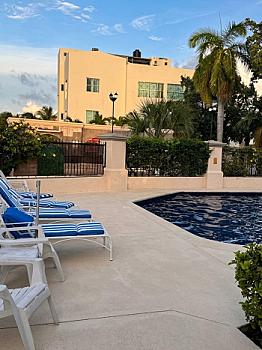 Casa en venta en privada sobre Av las Torres con alberca y seguridad