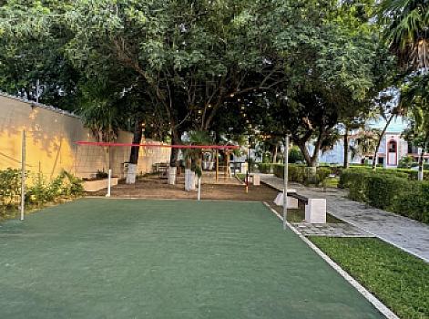 Casa en venta en privada sobre Av las Torres con alberca y seguridad