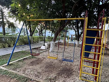 Casa en venta en privada sobre Av las Torres con alberca y seguridad