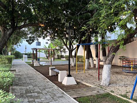 Casa en venta en privada sobre Av las Torres con alberca y seguridad