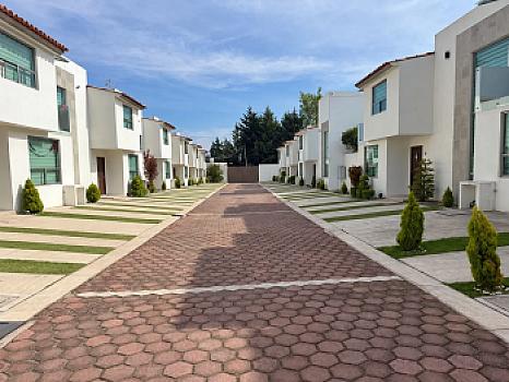 “Exclusivity, spaciousness and quality of life in Cacalomacán.”