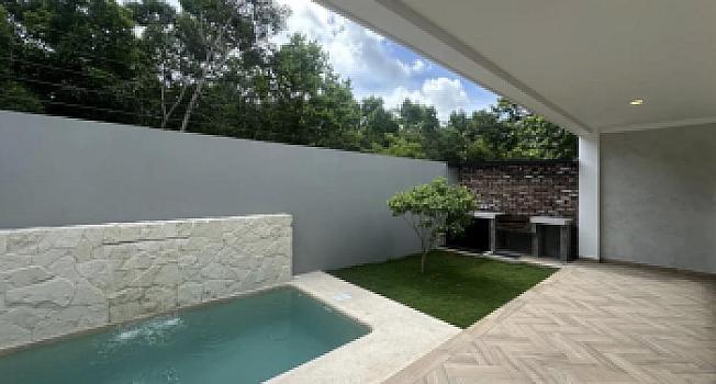 House for rent on Av Huayacan in Vía Cumbres with pool, grill and 24 hr security