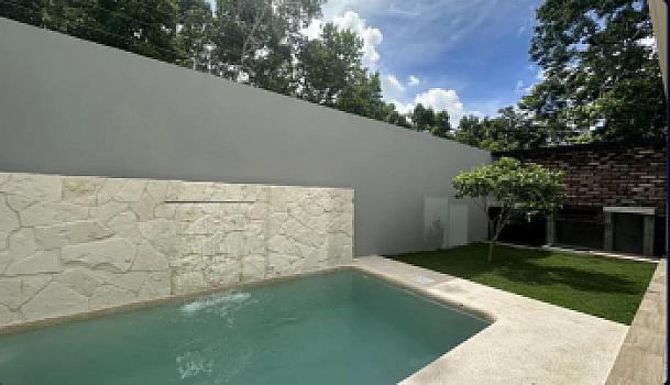 House for rent on Av Huayacan in Vía Cumbres with pool, grill and 24 hr security