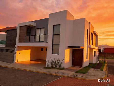 Luxurious 3-bedroom corner house.
