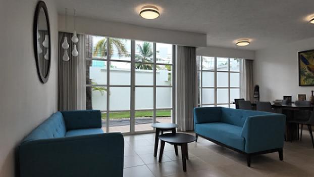 Casa en Venta en Av. Bonampak, Cancún | 3 Recámaras, Terraza Jardín y Conectividad Total | SM 8
