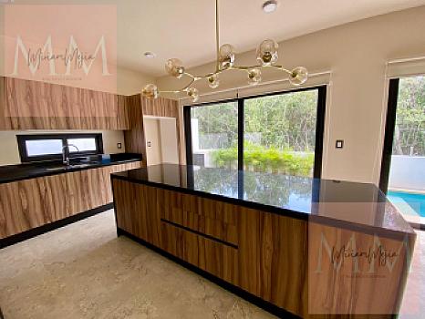 House in VIA CUMBRES AV HUAYACAN