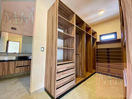 House in VIA CUMBRES AV HUAYACAN