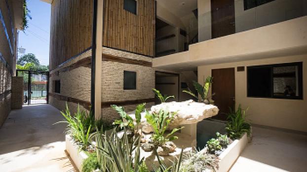 Edificio de 12 unidades con rooftop y vista al mar en Playa del Carmen