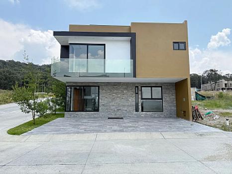 Los Robles, Zapopan, casa con 3 recámaras y 4 baños.