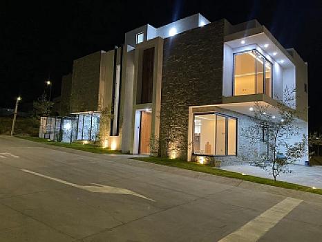 Los Robles, Zapopan, casa con 3 recámaras y 4 baños.