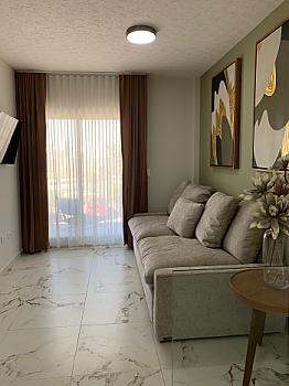 Casa con 3 recámaras cada una con baño independiente, Roof garden, estudio y garage techado