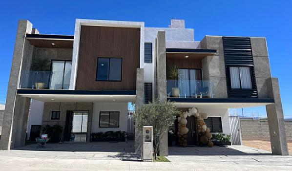 Casa con 3 recámaras cada una con baño independiente, Roof garden, estudio y garage techado