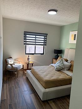 Casa con 3 recámaras cada una con baño independiente, Roof garden, estudio y garage techado