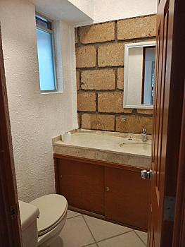 Casa en condominio en rent en San Felipe Tlalmimilolpan, Toluca de Lerdo, México
