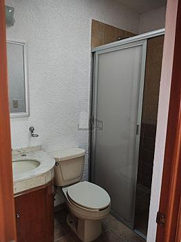 Casa en condominio en rent en San Felipe Tlalmimilolpan, Toluca de Lerdo, México