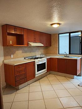 Casa en condominio en rent en San Felipe Tlalmimilolpan, Toluca de Lerdo, México